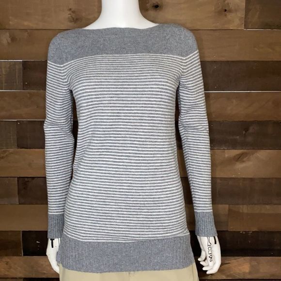LOFT Sweaters - Loft Sweater w Horizontal Stripes